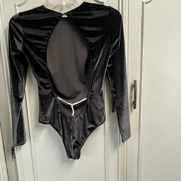 Victorias Secret Black Velvet Open Back Bodysuit NEW XS Rhinestone Back Glam - Picture 2 of 4